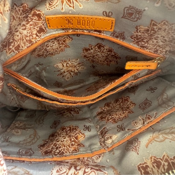 HOBO Reghan Crossbody Bag Leather Bucket Purse - Picture 4 of 7